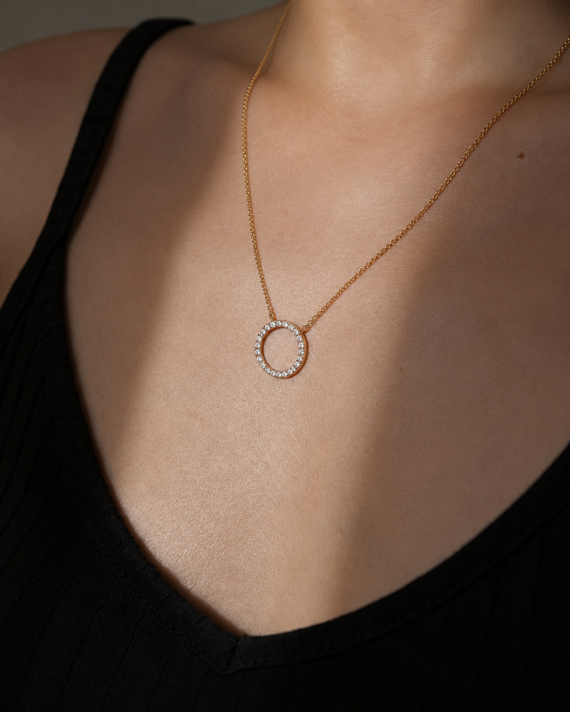 Elara Halo Pendant